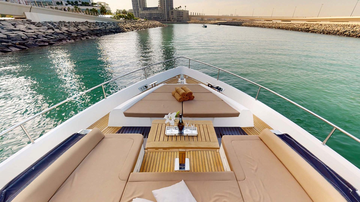 Аренда моторной яхты Galeon 780 Crystal в Дубае - ОАЭ